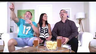 Ondoren, ordu erdi inguru, mantendu zuen banging bere oso gogorra, eta berak ere hasi altxatu nire ipurdian bakoitzean nire kolpeak eta onartzen me denbora guztian, zuen, me kontatzea bai, uhffh, jarri apur bat gehiago, bai. Bi osoa barruan