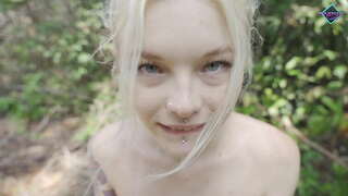 هيجانه مراهق سوكس بيج زبر في الغابة. كارنيلي باندي