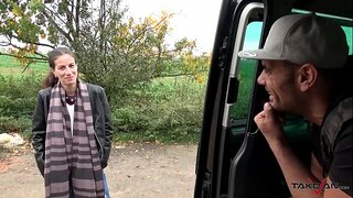 بے ترتیب لڑکی کے ساتھ سپرے کیا Jizz پر ایک پیچھے