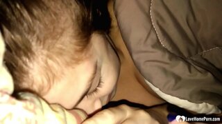 Siya nahigmata sa iyang anak-anak nga babaye sa iyang masuso nga manok, ug nga siya wala mobagulbol.